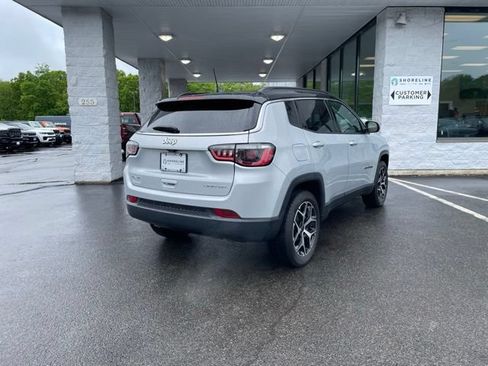 Used 2025 Jeep Compass Limited AWD/4WD image 5