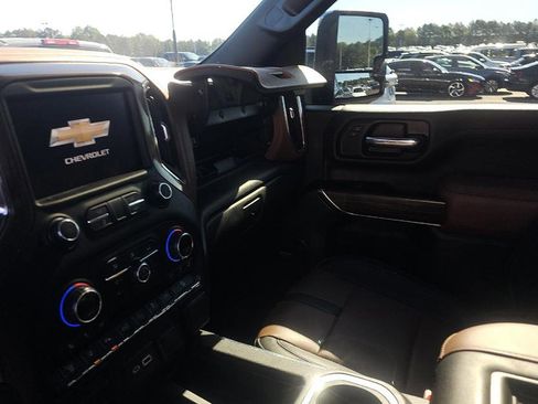 Used 2022 Chevrolet Silverado 3500 High Country w/ Z71 Off-Road Package AWD/4WD image 17
