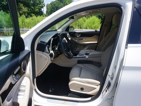 Used 2020 Mercedes-Benz GLC 300 image 4