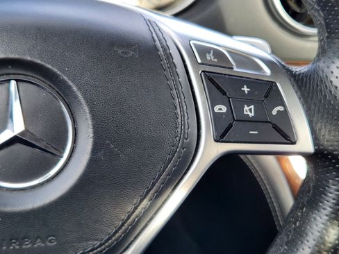 Used 2013 Mercedes-Benz SL 550 image 32