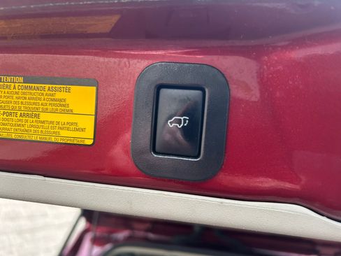 Used 2013 Toyota Sienna XLE image 19