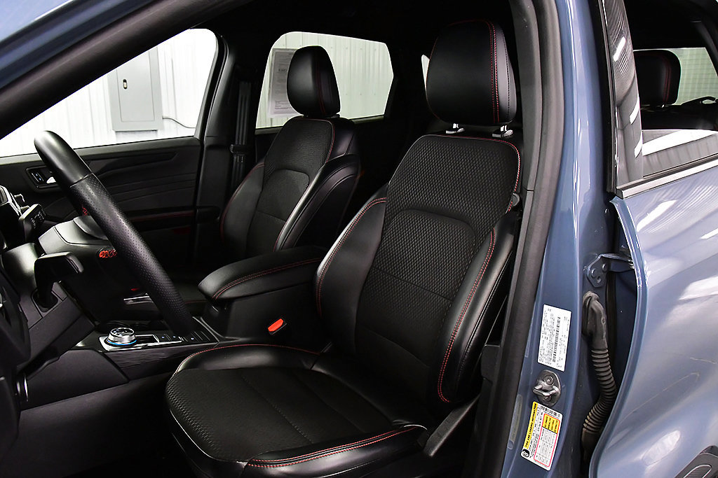 Used 2025 Ford Escape ST-Line Select AWD/4WD image 28