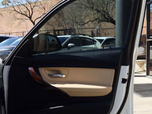 Used 2017 BMW 320i Sedan image 33