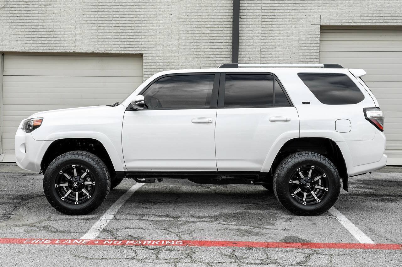 Used 2021 Toyota 4Runner SR5 Premium w/ Moonroof Package AWD/4WD image 16