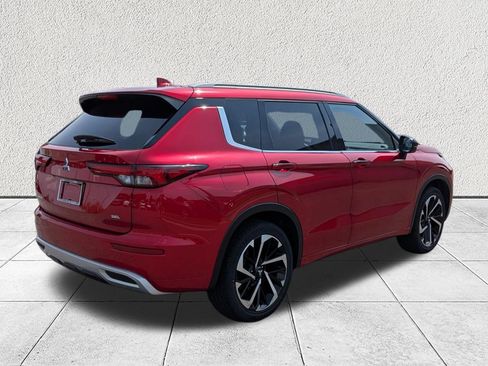 Used 2024 Mitsubishi Outlander SEL FWD image 3