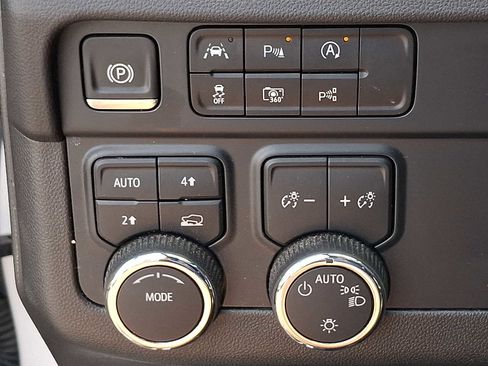 Used 2025 Chevrolet Tahoe LT AWD/4WD image 25