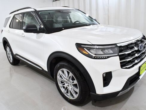 New 2025 Ford Explorer Active w/ Active Comfort Package image 5