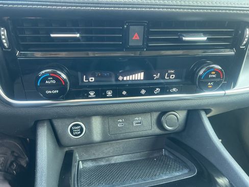 Used 2021 Nissan Rogue SV image 54