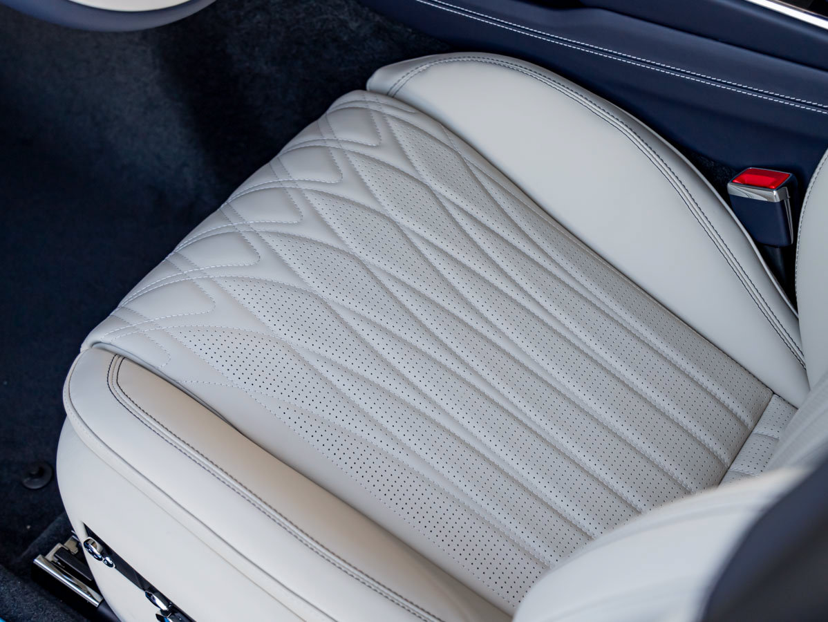 Used 2026 Bentley Flying Spur Azure AWD/4WD image 18