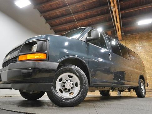 Used 2017 Chevrolet Express 3500 LS RWD image 3