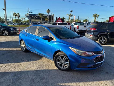 Used 2017 Chevrolet Cruze LT w/ Convenience Package image 2