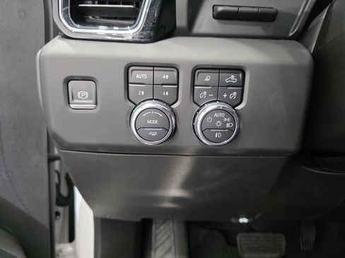 Used 2024 GMC Sierra 1500 Denali AWD/4WD image 22
