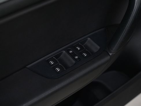 Used 2012 Volkswagen Touareg Executive image 20