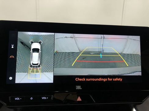 Used 2023 Toyota Venza Limited image 22