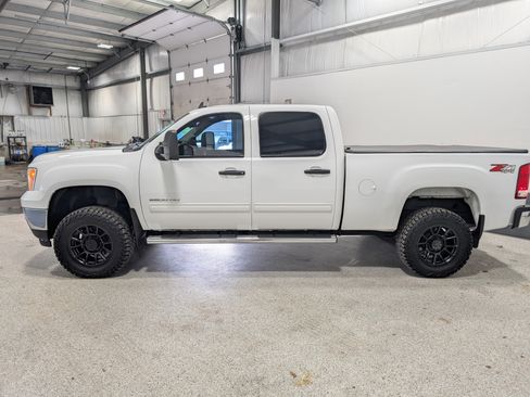 Used 2014 GMC Sierra 2500 SLE w/ SLE Preferred Package AWD/4WD image 6