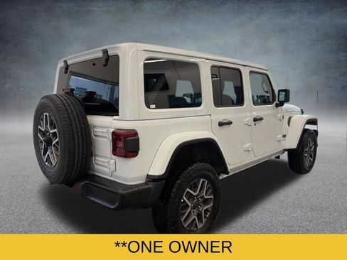 Used 2025 Jeep Wrangler Sahara image 5