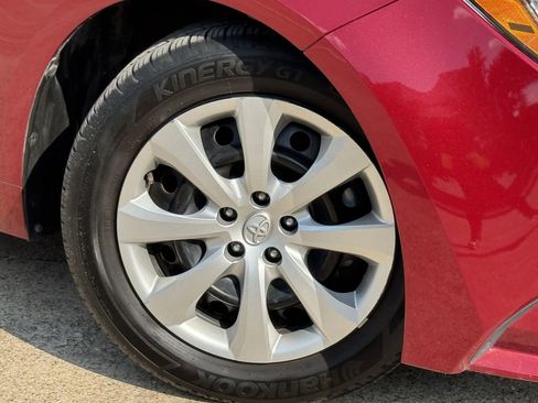Used 2025 Toyota Corolla LE FWD image 28