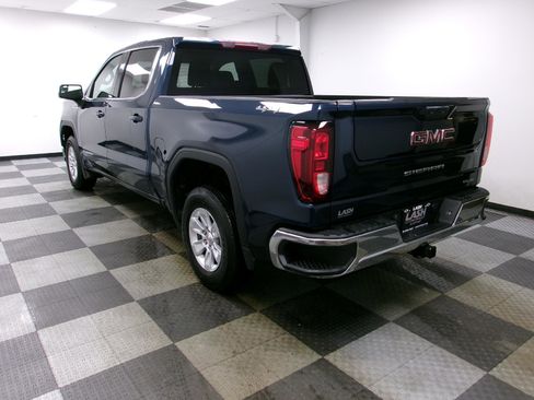 Certified 2022 GMC Sierra 1500 SLE image 2
