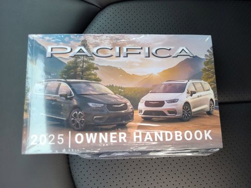 New 2025 Chrysler Pacifica Select image 34