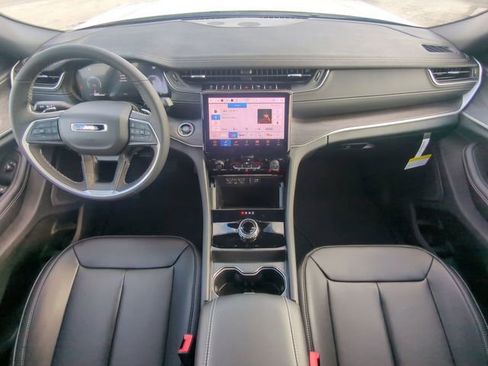 New 2025 Jeep Grand Cherokee Limited w/ Black Appearance Package image 18