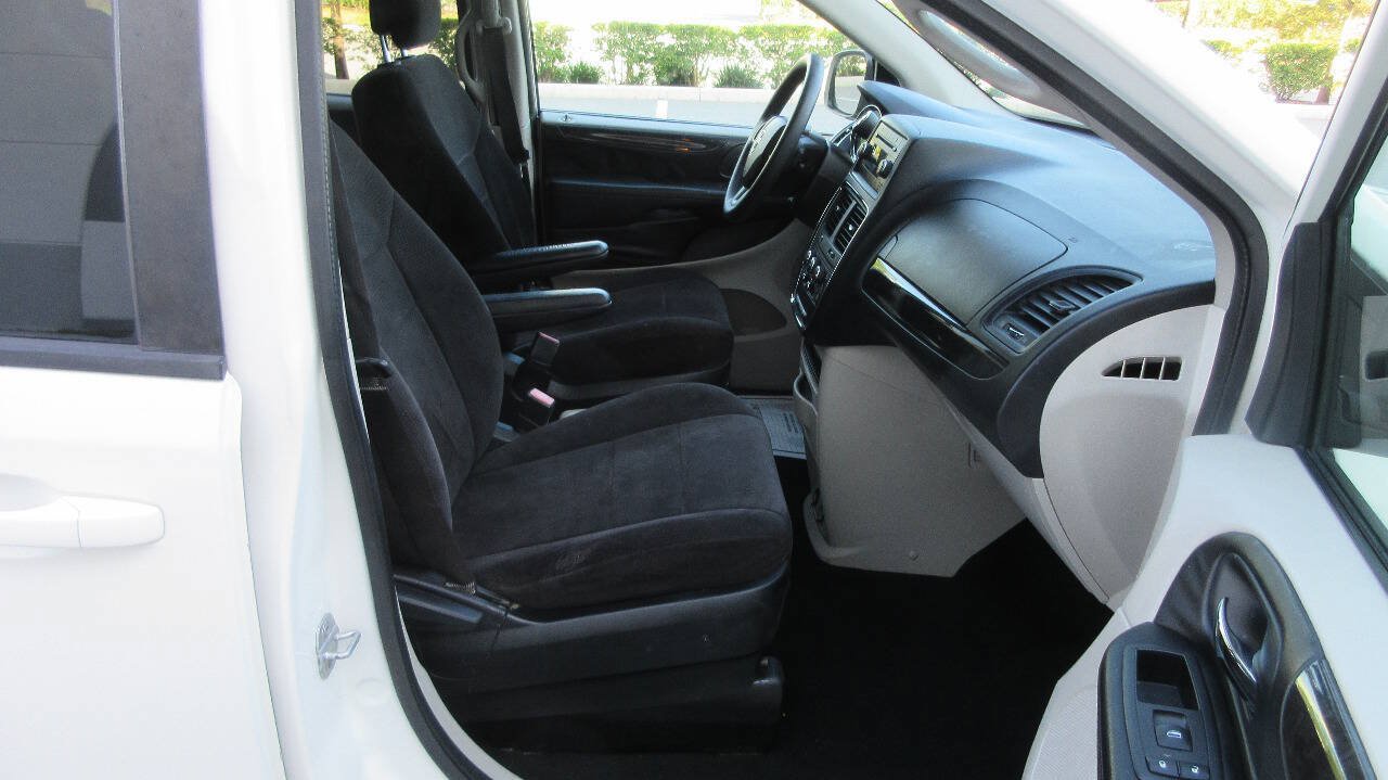 Used 2012 Dodge Grand Caravan SE FWD image 24