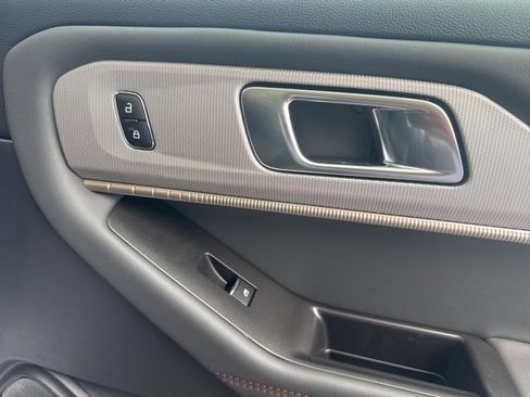 New 2025 Ford Explorer Active w/ Active Comfort Package image 17