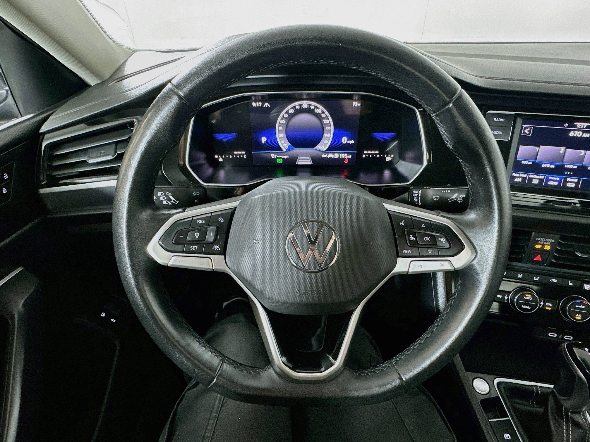 Used 2024 Volkswagen Jetta SE FWD image 11