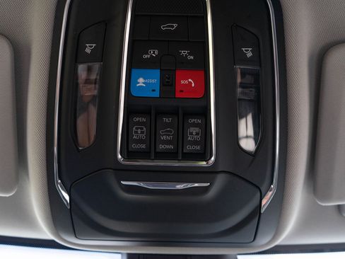 Used 2023 Jeep Grand Cherokee 4WD 4xe w/ Luxury Tech Group II image 31