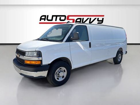 Used 2025 Chevrolet Express 3500 Extended w/ Driver Convenience Package RWD image 3