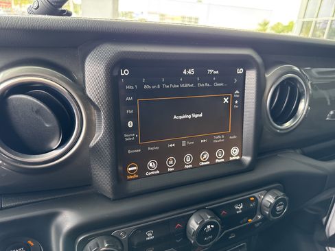 Used 2023 Jeep Gladiator Overland image 28