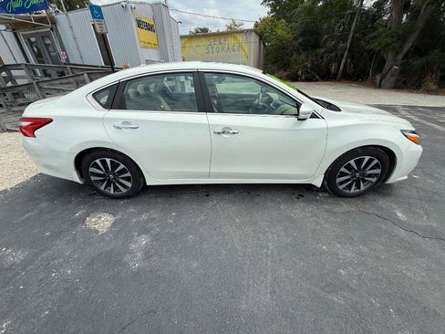 Used 2016 Nissan Altima 2.5 SV w/ Convenience Package FWD image 5