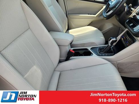 Used 2023 Volkswagen Tiguan SE w/ Panoramic Sunroof Package FWD image 15