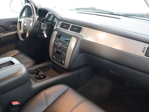 Used 2009 Chevrolet Avalanche LT w/ Luxury Package AWD/4WD image 48