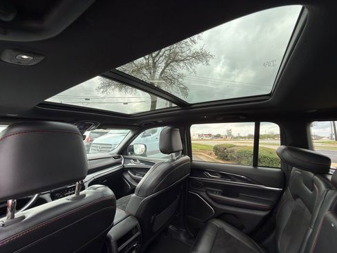 Used 2022 Jeep Grand Cherokee Trailhawk image 33