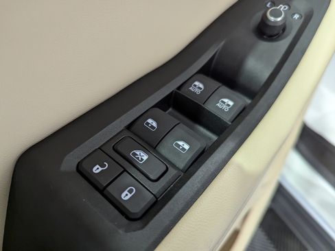 Used 2024 Jeep Grand Cherokee Limited AWD/4WD image 17