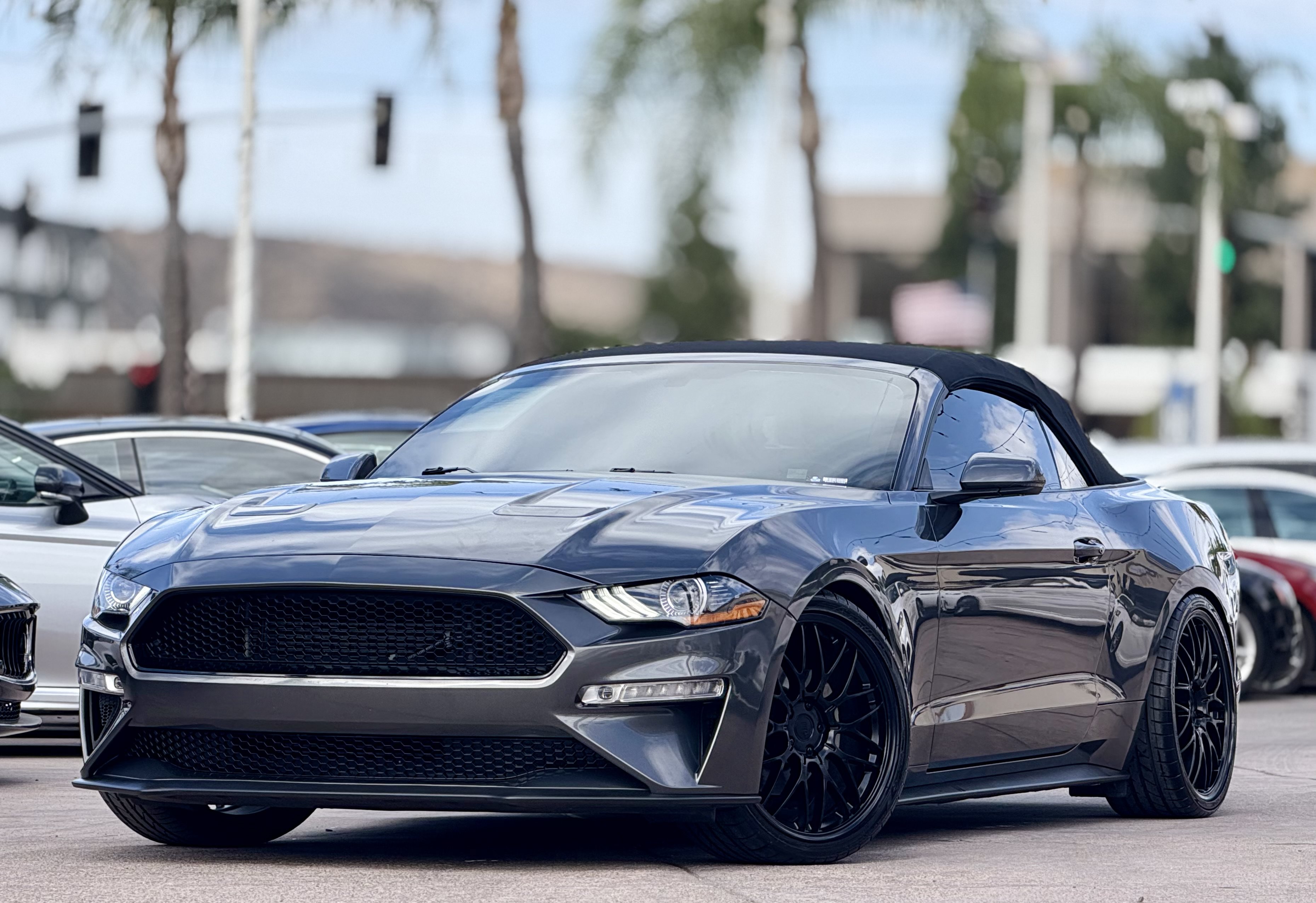 Used 2018 Ford Mustang Premium RWD image 1