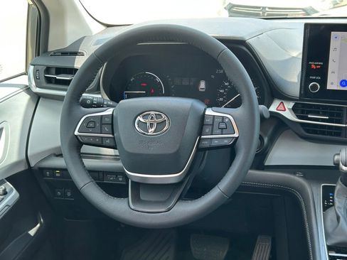 Used 2026 Toyota Sienna XLE FWD image 42