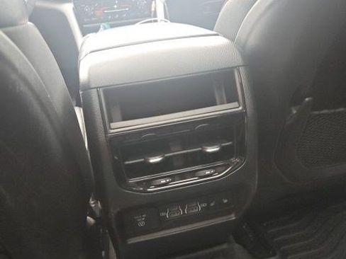Used 2023 Jeep Grand Cherokee Limited AWD/4WD image 17