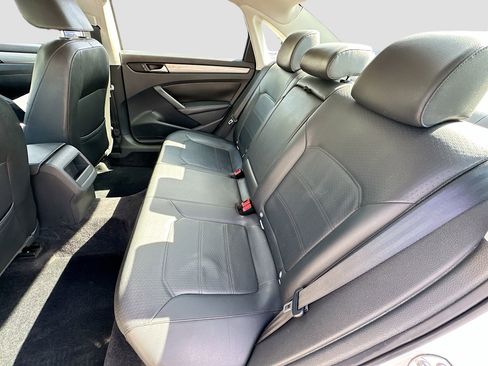 Used 2014 Volkswagen Passat 1.8T Wolfsburg Edition image 22