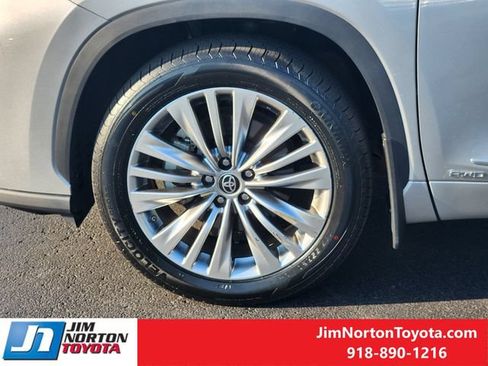 Used 2022 Toyota Highlander Platinum AWD/4WD image 13