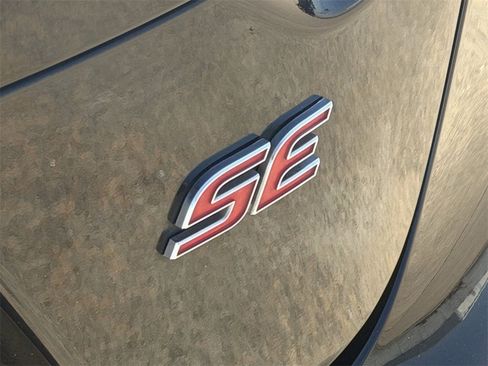 Used 2022 Toyota Corolla SE image 11