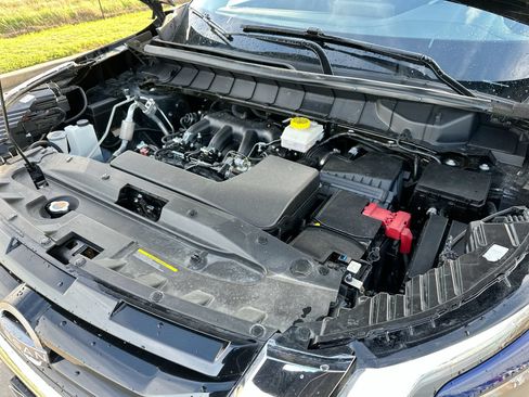 Used 2025 Nissan Pathfinder SV FWD image 25