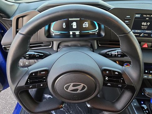 Certified 2025 Hyundai Elantra Sport image 22