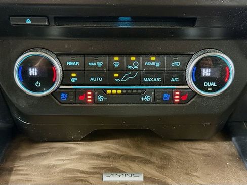 Used 2018 Ford Expedition Max Platinum image 16