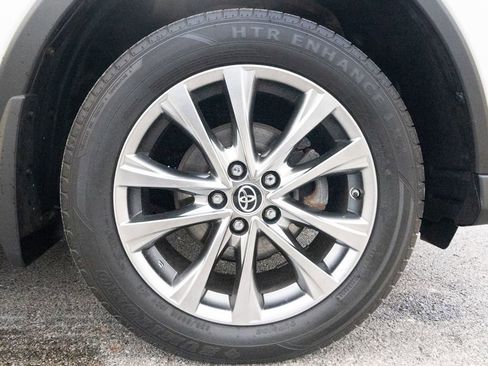 Used 2018 Toyota RAV4 Limited w/ Carpet Mat Package image 32