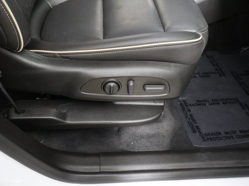 Used 2023 Chevrolet Traverse Premier AWD/4WD image 35