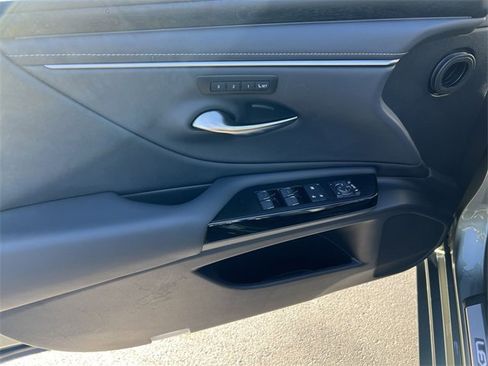 Used 2024 Lexus ES 350 w/ Premium Package image 11