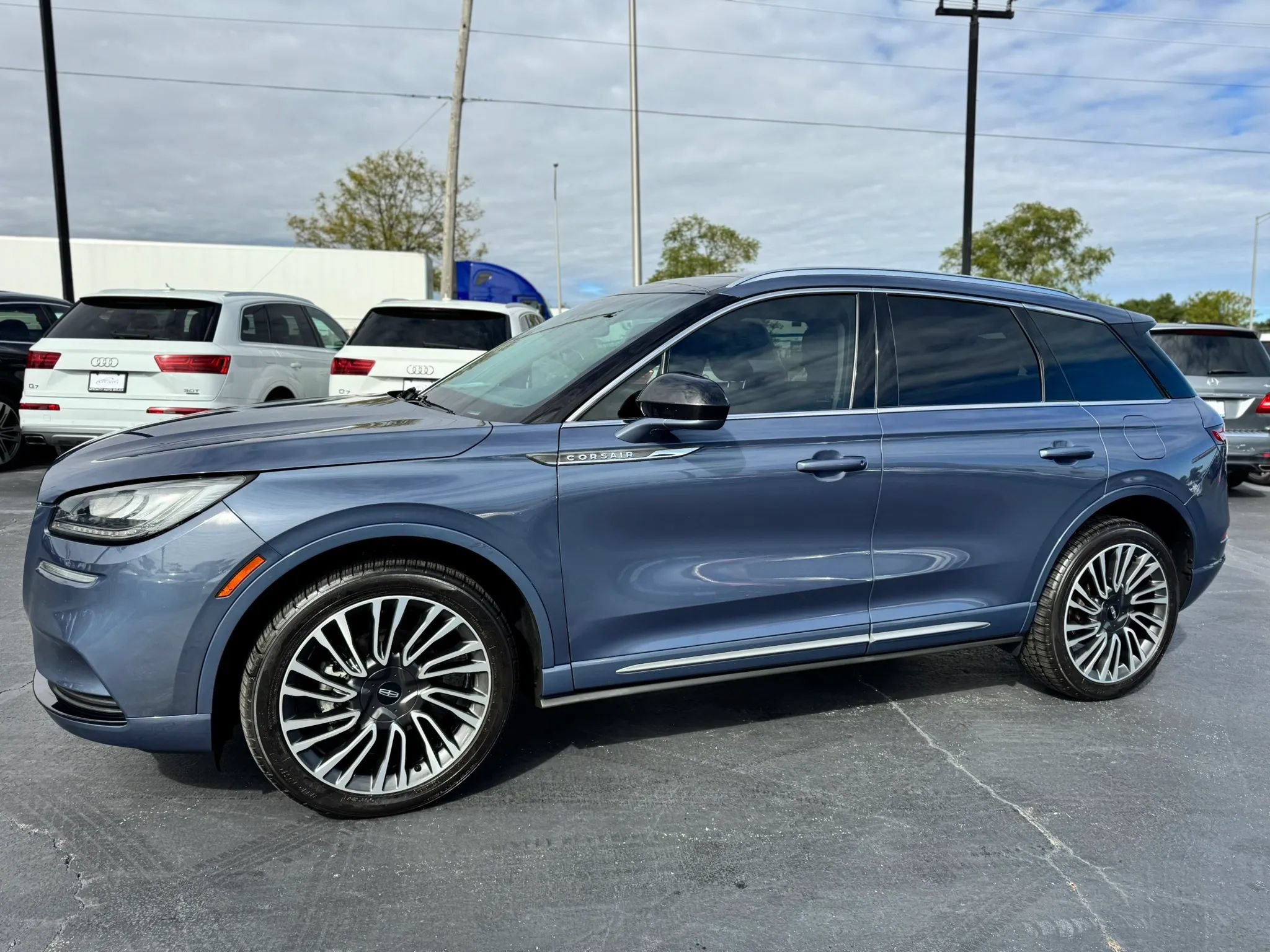 Used 2022 Lincoln Corsair AWD w/ Premium Package image 2