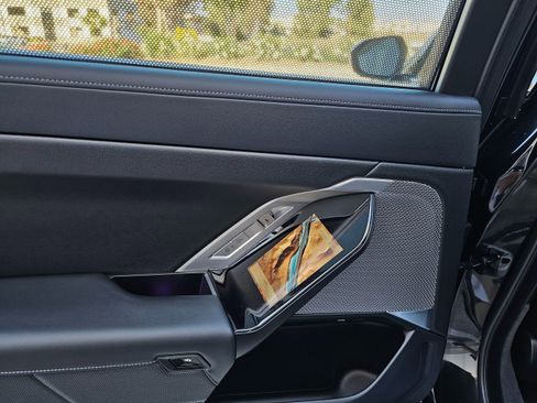 Used 2025 BMW 740i image 24