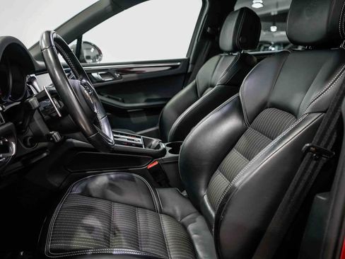 Used 2024 Porsche Macan image 17